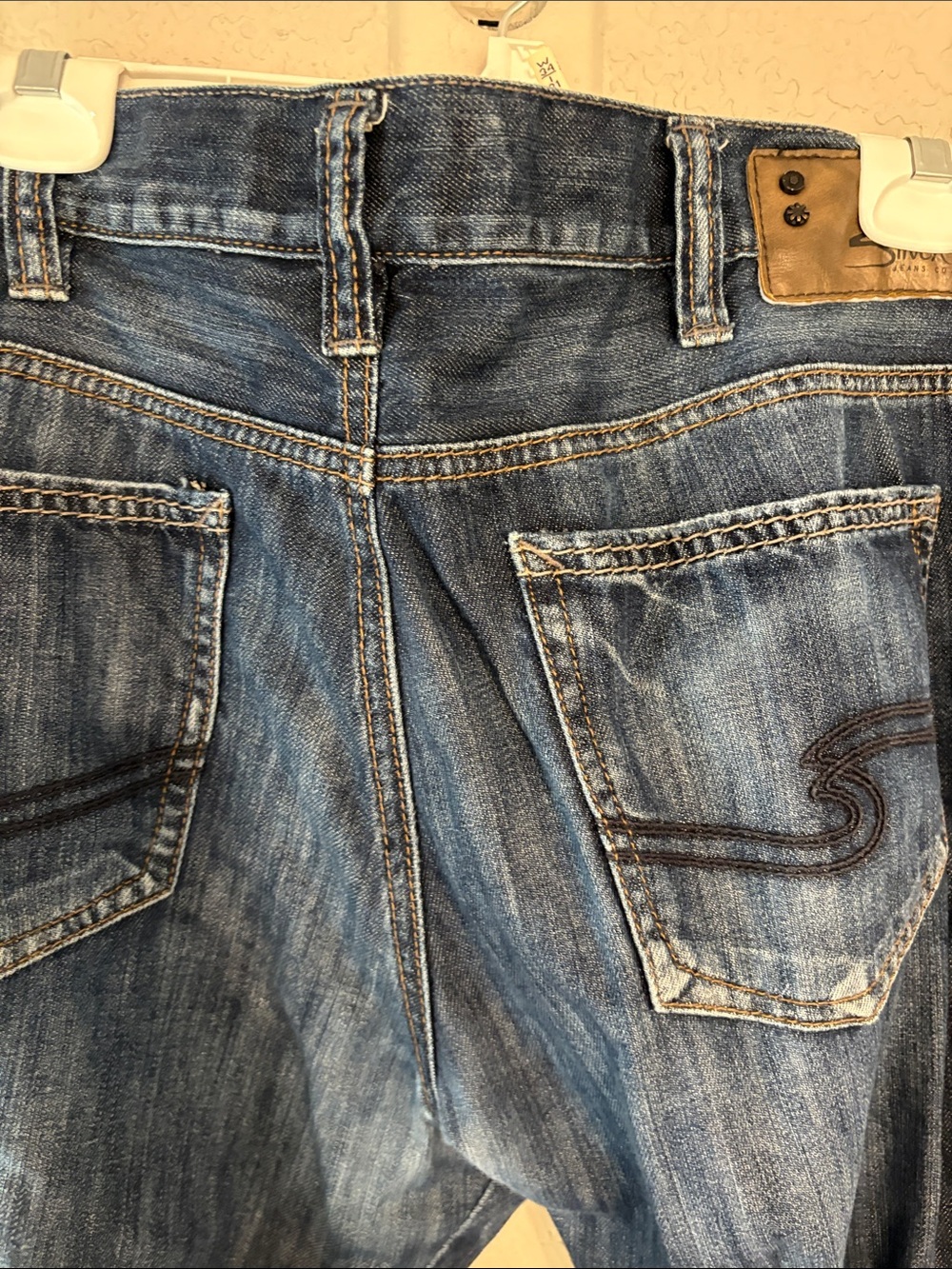 Silver Jeans Men’s Bootcut Jeans in Dark Wash - Picture 10 of 14
